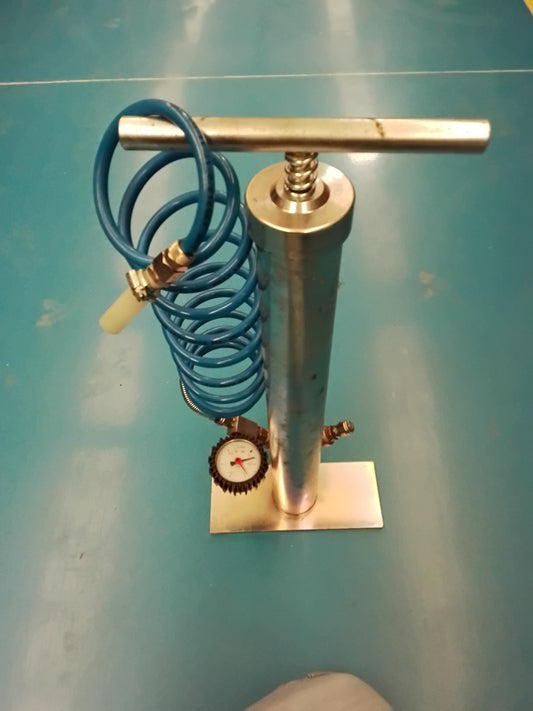 PUMP FOR INFLATING BALLOONS