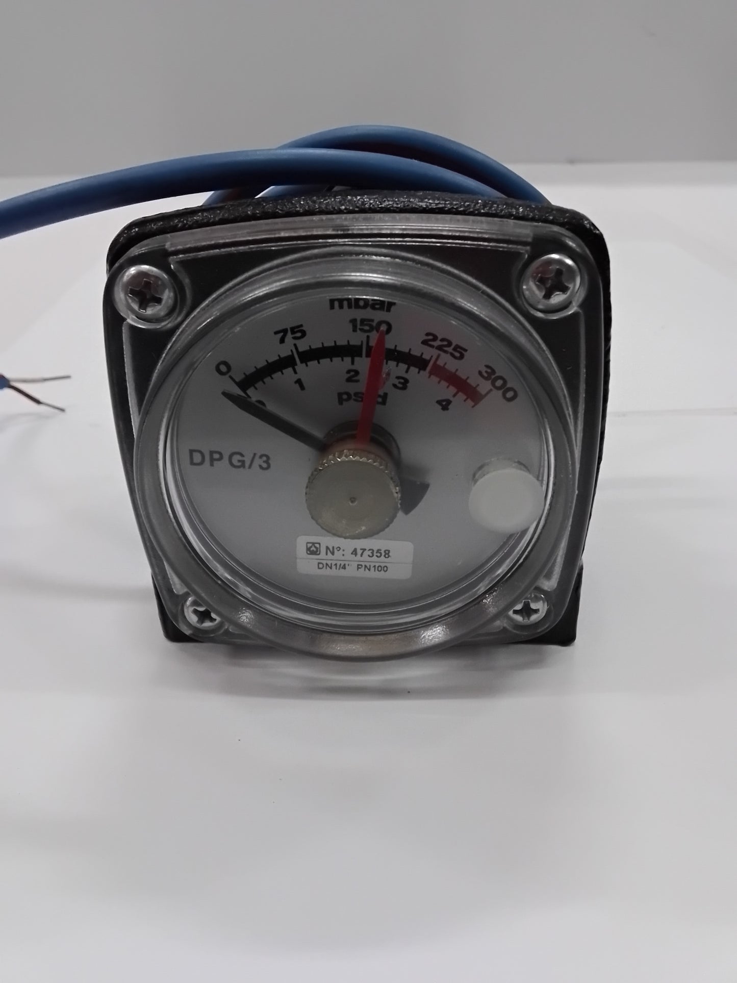 DIFFERENTIAL PRESSURE GAUGE AND 3-WAY MANIFOLD