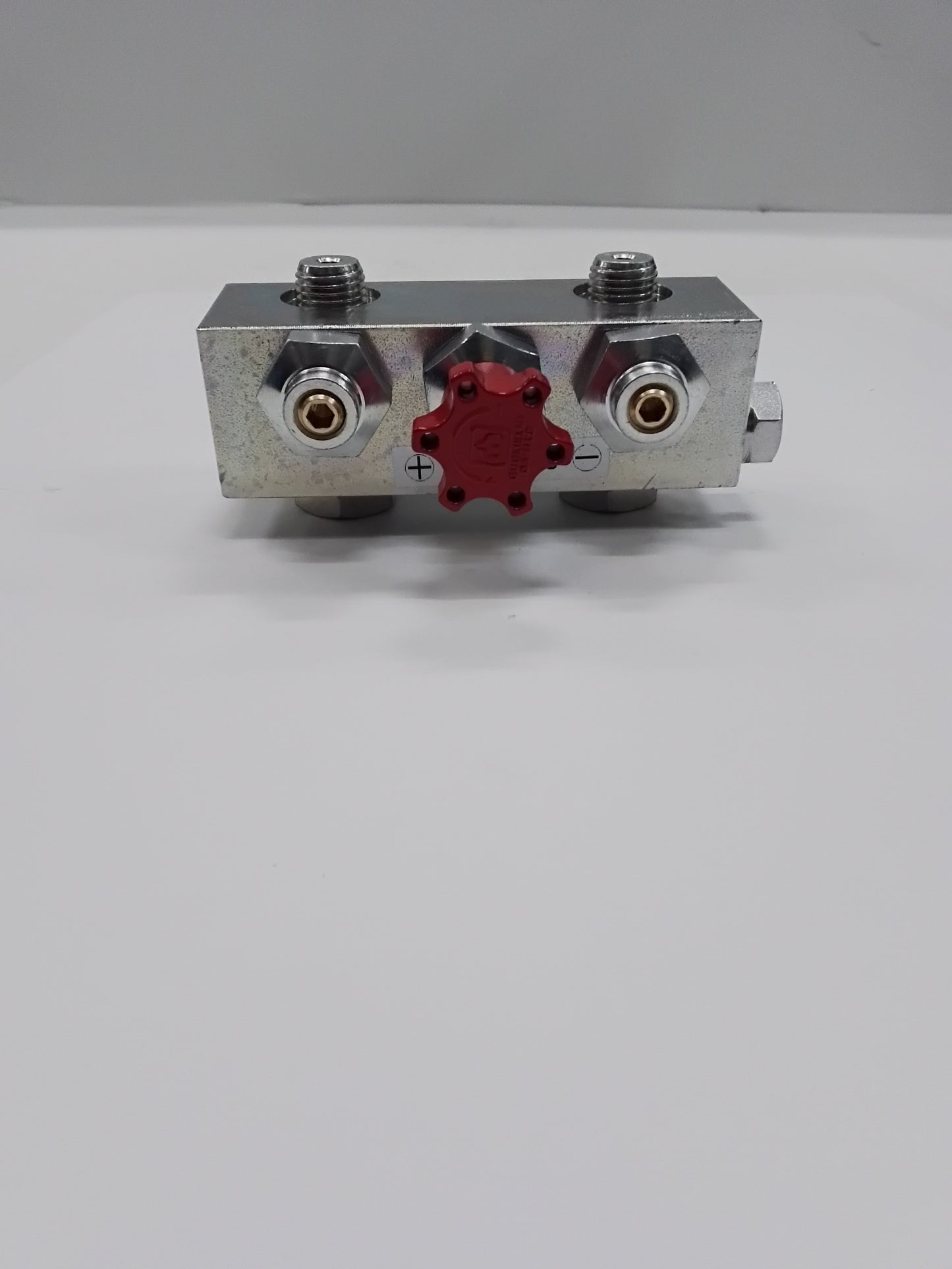 DIFFERENTIAL PRESSURE GAUGE AND 3-WAY MANIFOLD