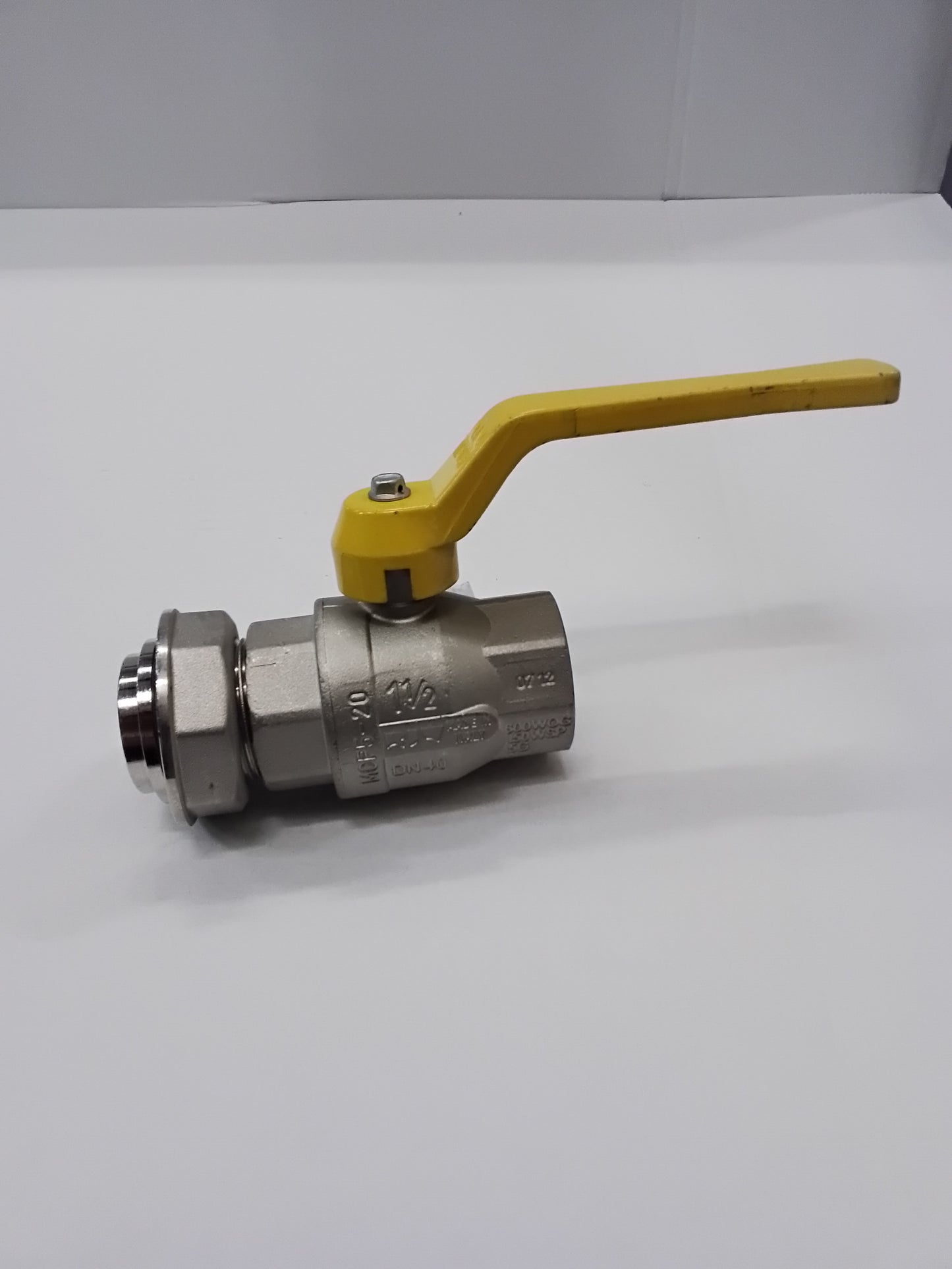 Valvola a sfera con raccordo contatore gas passaggio totale maniglia leva sigillabile alluminio.