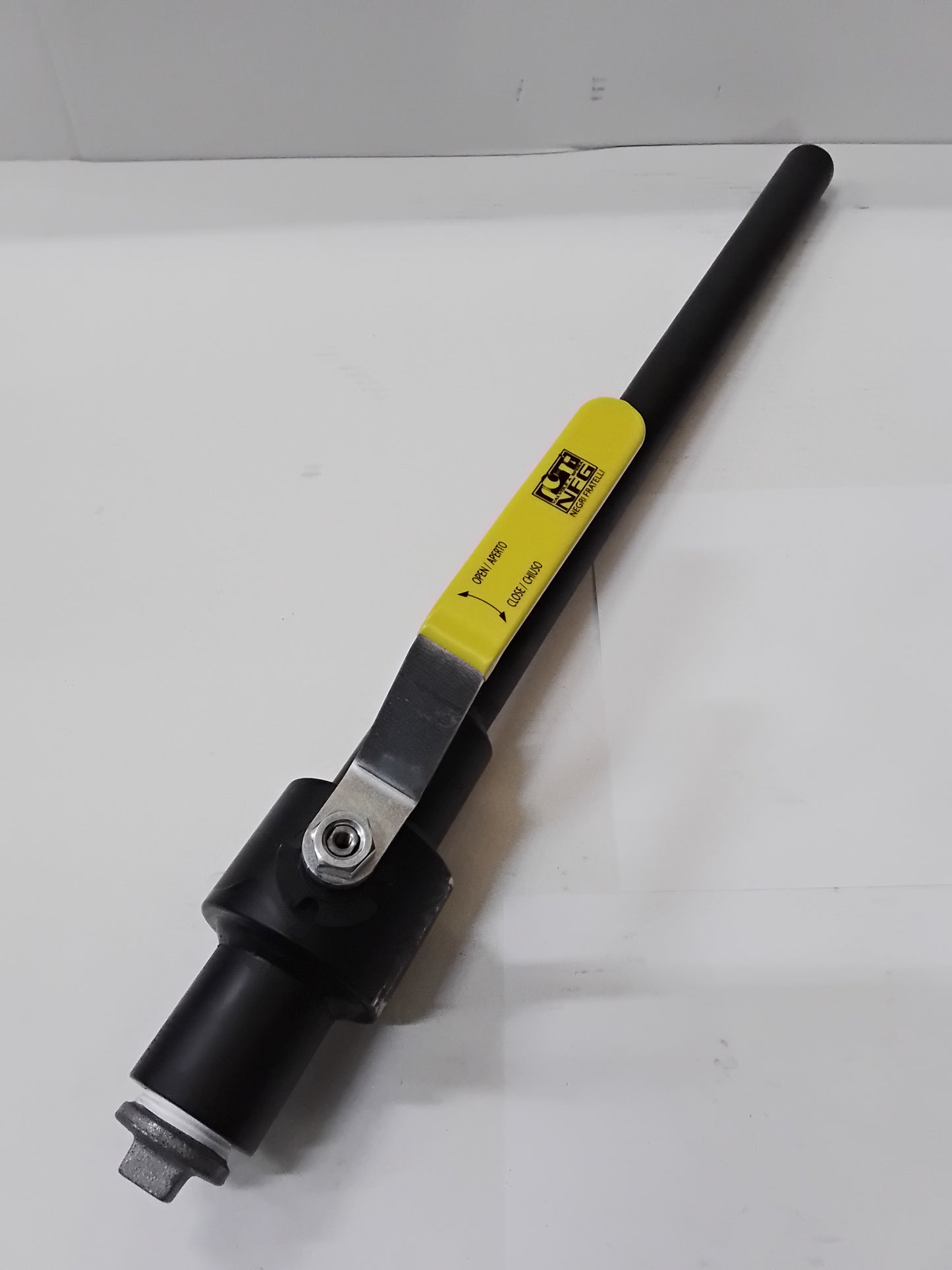 BALL VALVES WITH BUTT WELDING ENDS WITH FIXED MANEUVER EXTENSION